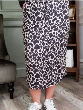 Brand New NUGGLES 31” Women’s Black and White Animal Print Midi Skirt